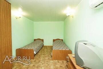 Фото номера Двухместный номер с 2 отдельными кроватями и общей ванной комнатой Гостиница Гостевой Дом 777 г. Ольгинка 4